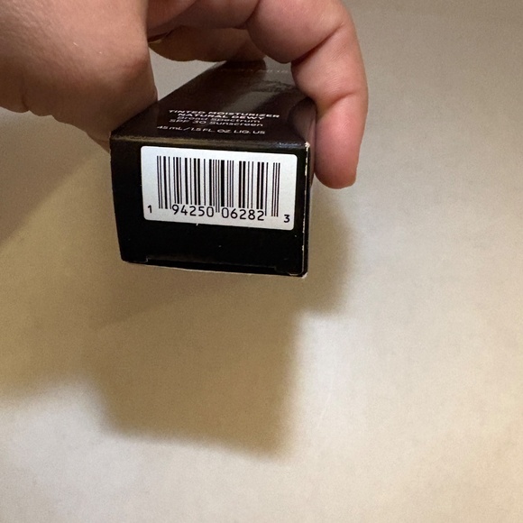 Laura Mercier Tinted Moisturizer Natural Dewy SPF30 6C Brunette 1.5 oz; 06/26 - Picture 3 of 5